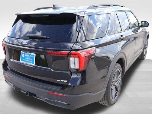 Black Metallic 2025 Ford Explorer ST-Line