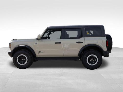 Desert Sand 2026 Ford Bronco Outer Banks