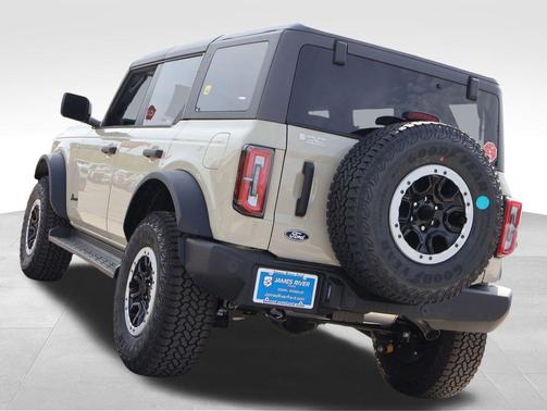 Desert Sand 2026 Ford Bronco Outer Banks