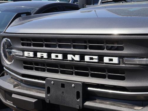Carbonized Gray Metallic 2026 Ford Bronco Base