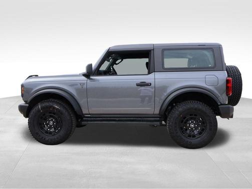 Carbonized Gray Metallic 2026 Ford Bronco Base