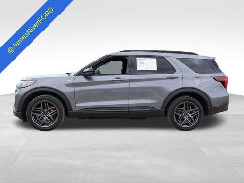 Gray Metallic 2025 Ford Explorer ST-Line