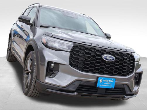 Gray Metallic 2025 Ford Explorer ST-Line