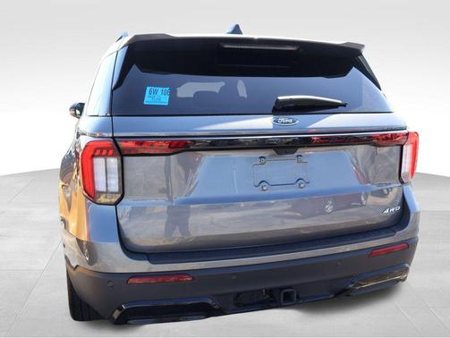 Gray Metallic 2025 Ford Explorer ST-Line