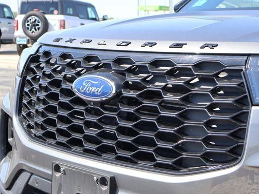 Gray Metallic 2025 Ford Explorer ST-Line