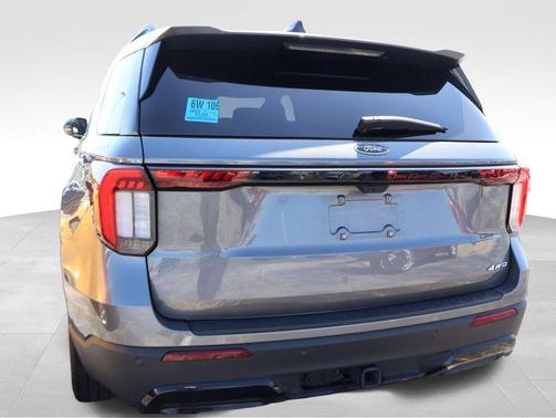 Gray Metallic 2025 Ford Explorer ST-Line