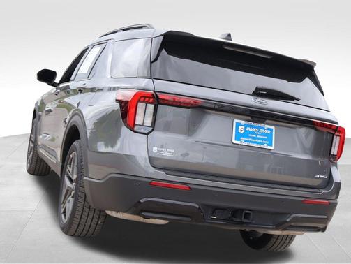 Gray Metallic 2025 Ford Explorer ST-Line