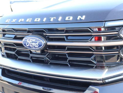 Agate Black Metallic 2026 Ford Expedition King Ranch