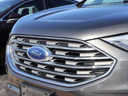 Magnetic Metallic 2019 Ford Edge Titanium
