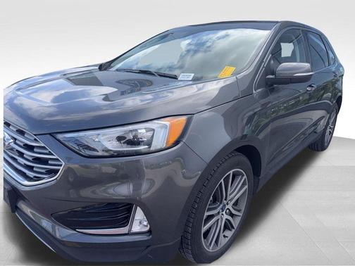 Magnetic Metallic 2019 Ford Edge Titanium