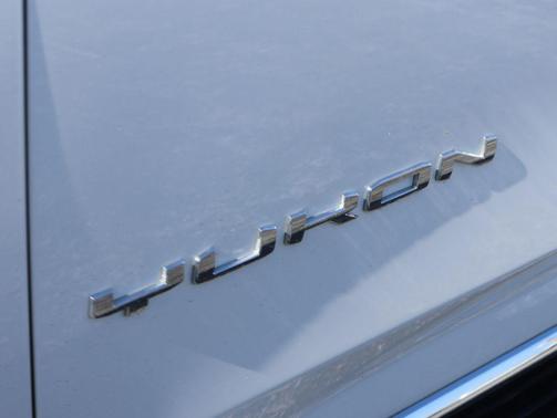White Frost Tricoat 2024 GMC Yukon SLT
