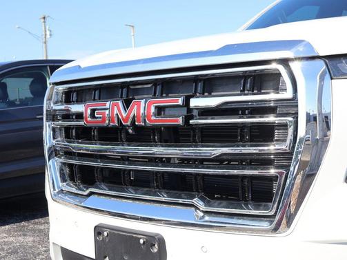 White Frost Tricoat 2024 GMC Yukon SLT