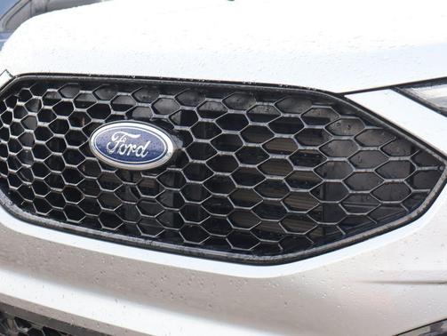 Silver Metallic 2022 Ford Edge ST Line