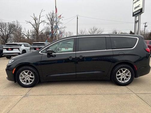 2024 Chrysler Pacifica Touring-L