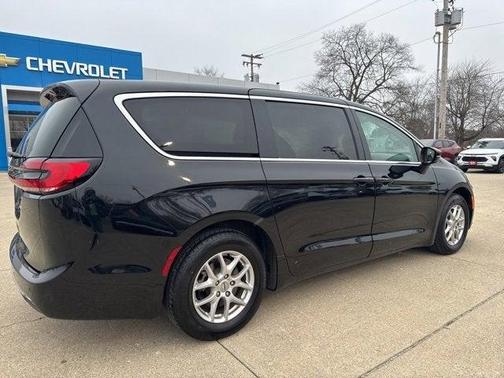 2024 Chrysler Pacifica Touring-L