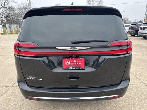 2024 Chrysler Pacifica Touring-L