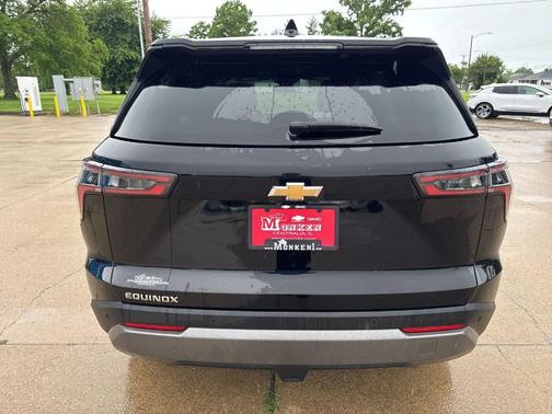Mosaic Black Metallic 2026 Chevrolet Equinox LT
