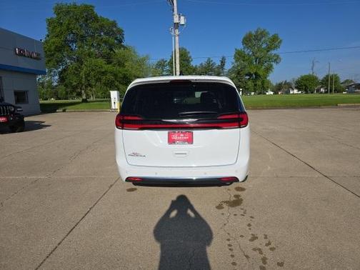 2023 Chrysler Pacifica Touring-L