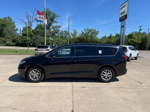 2024 Chrysler Pacifica Touring-L