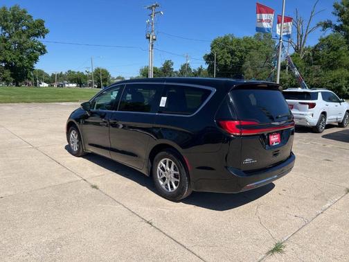 2024 Chrysler Pacifica Touring-L