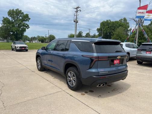Lakeshore Blue Metallic 2024 Chevrolet Traverse LS