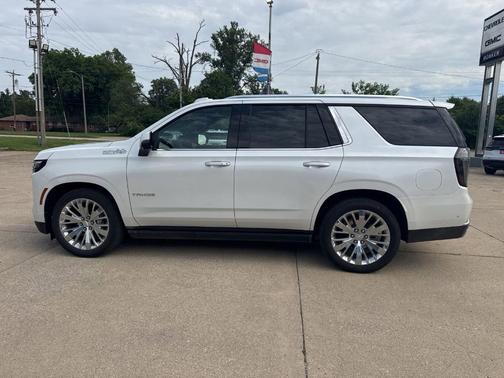 Iridescent Pearl Tricoat 2025 Chevrolet Tahoe High Country