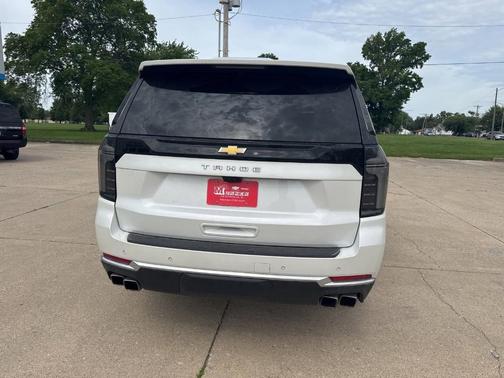 Iridescent Pearl Tricoat 2025 Chevrolet Tahoe High Country