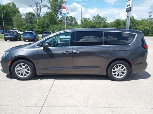 2023 Chrysler Pacifica Touring-L