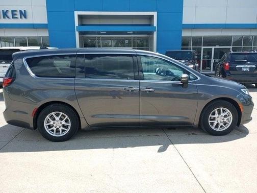 2023 Chrysler Pacifica Touring-L