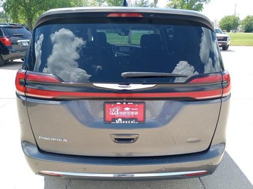 2023 Chrysler Pacifica Touring-L