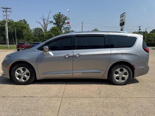 2017 Chrysler Pacifica Touring-L Plus
