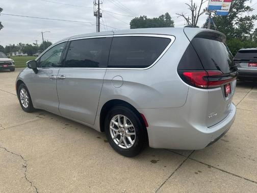 2023 Chrysler Pacifica Touring-L