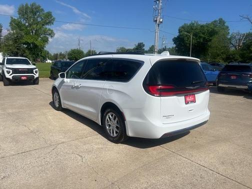 2022 Chrysler Pacifica Touring-L