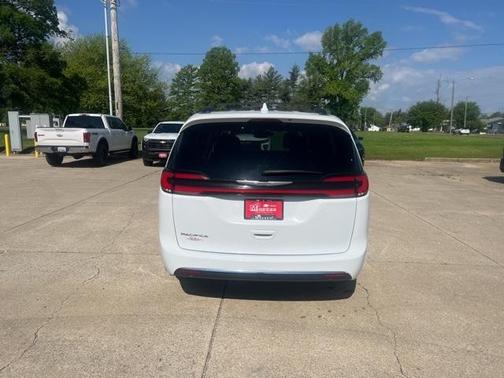 2022 Chrysler Pacifica Touring-L