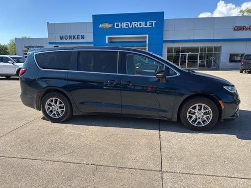 2023 Chrysler Pacifica Touring-L
