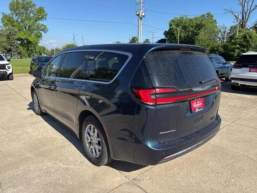 2023 Chrysler Pacifica Touring-L