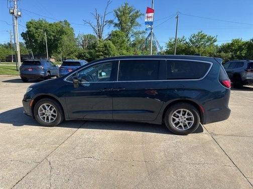 2023 Chrysler Pacifica Touring-L
