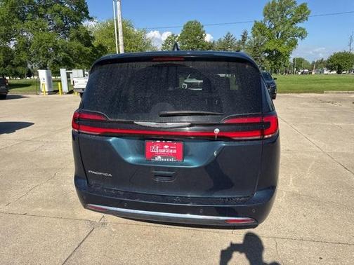 2023 Chrysler Pacifica Touring-L