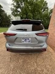 Gray 2024 Toyota Highlander LE