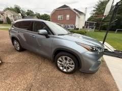 Gray 2024 Toyota Highlander LE