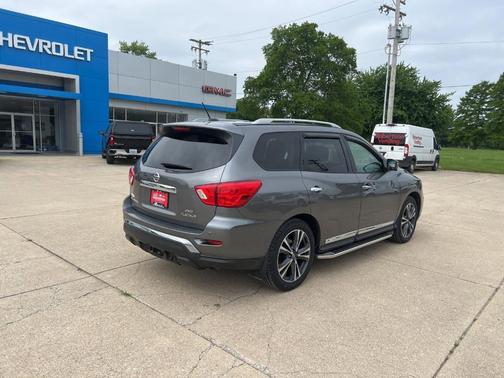 Gun Metallic 2017 Nissan Pathfinder Platinum
