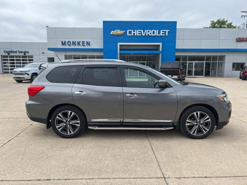 Gun Metallic 2017 Nissan Pathfinder Platinum