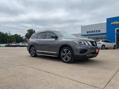 Gun Metallic 2017 Nissan Pathfinder Platinum