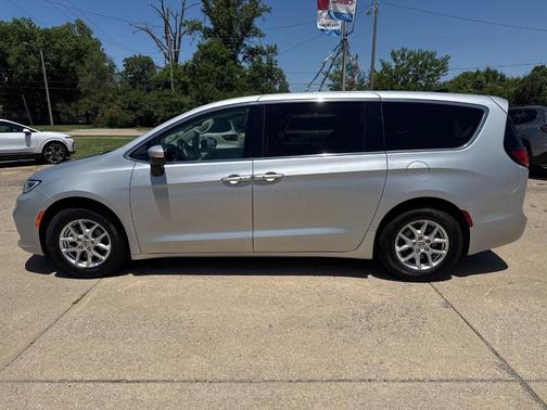 2023 Chrysler Pacifica Touring-L