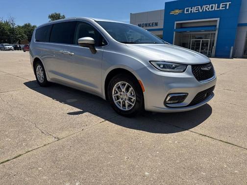 2023 Chrysler Pacifica Touring-L