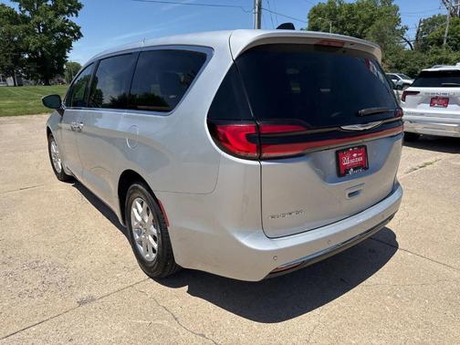 2023 Chrysler Pacifica Touring-L