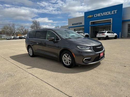 2023 Chrysler Pacifica Touring-L