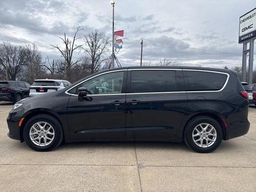 2024 Chrysler Pacifica Touring-L