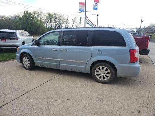 2016 Chrysler Town & Country Touring