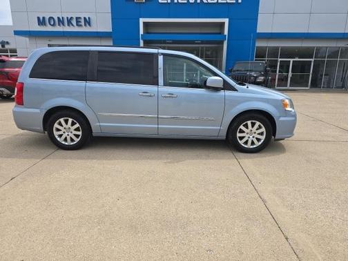 2016 Chrysler Town & Country Touring